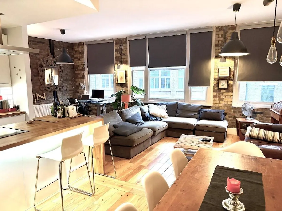 Cool Shoreditch Loft, 5 Pax London Apartment